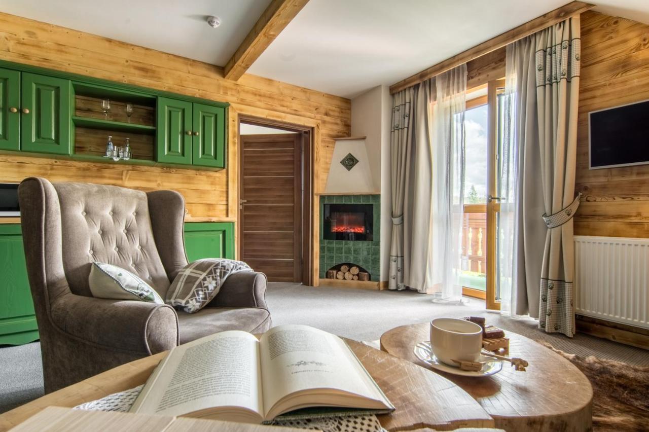 One-Bedroom Apartment Fireplace