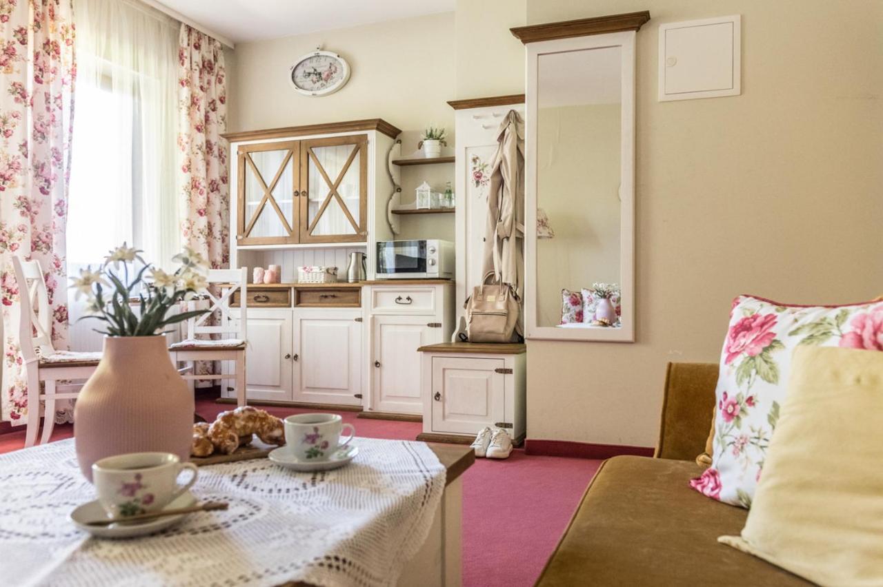 One-Bedroom Apartment Bath
