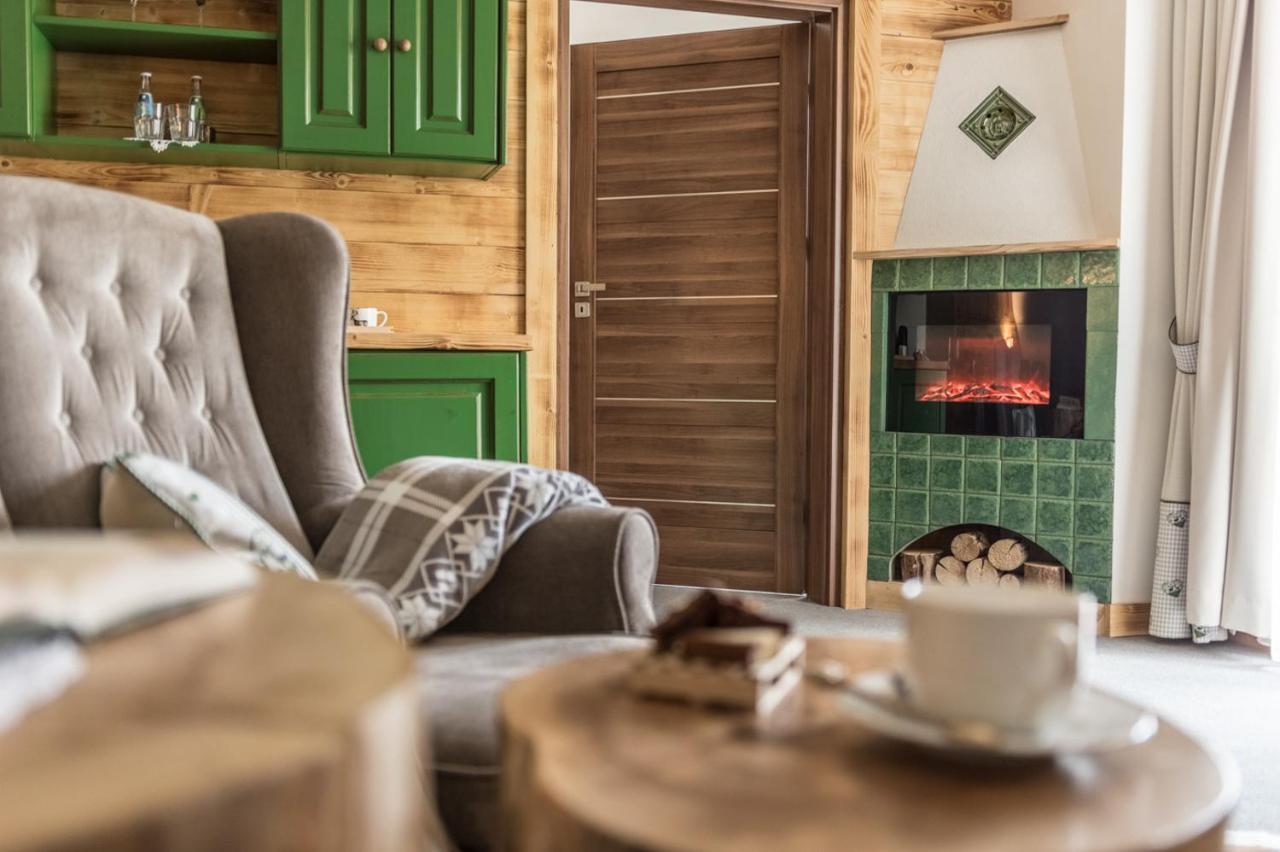 One-Bedroom Apartment Fireplace